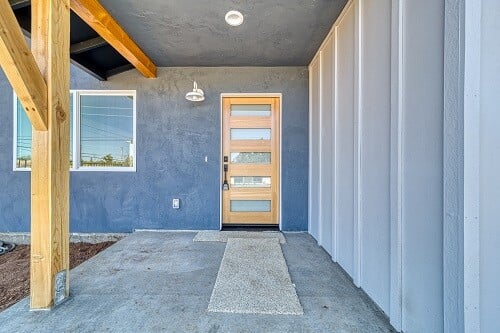 5553 Keith Rd - Front Porch