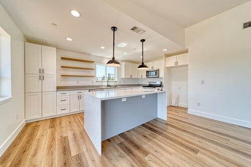 5553 Keith Rd - Kitchen Island