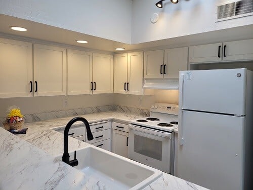 Main Kitchen Image _ Featured Image
