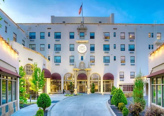 Historic Oroville Inn exterior front1