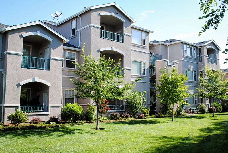 Sterling Oaks exterior1