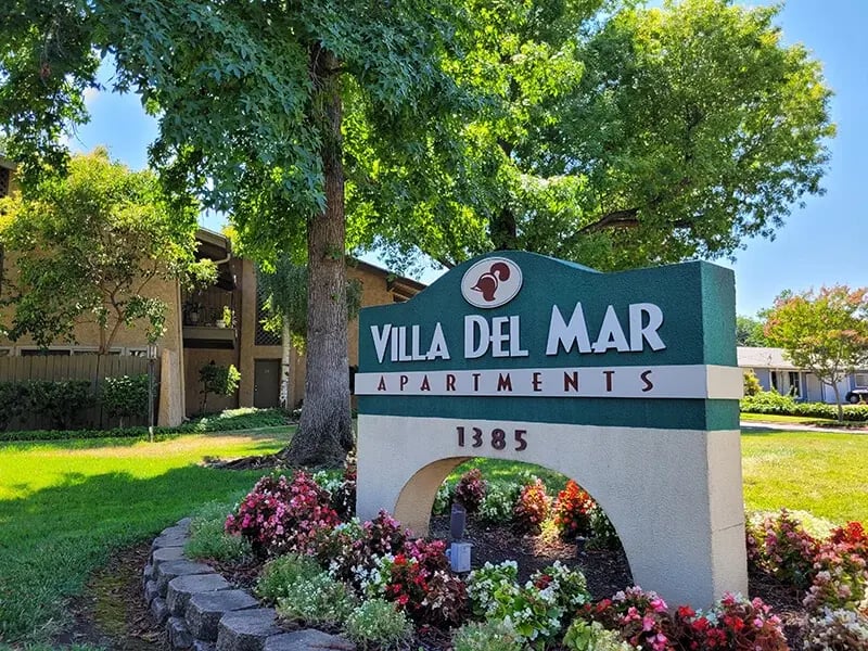 Villa Del Mar front sign1