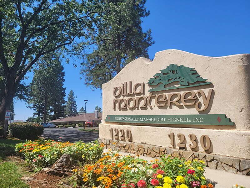 Villa Monterey front sign1