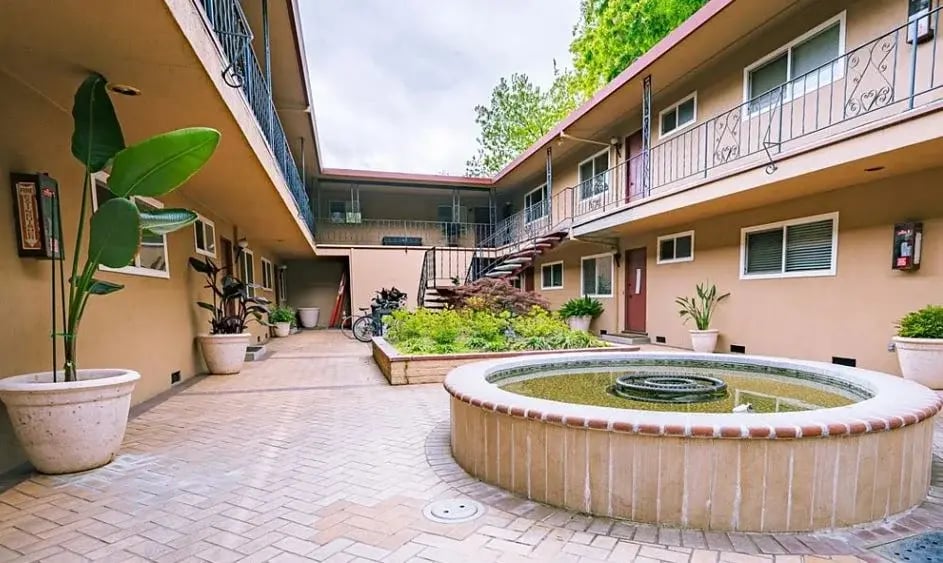 William Tell Apartments courtyard 3