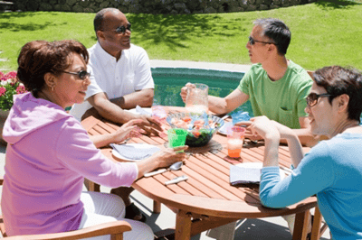 3 Ways to Meet People at Your Apartment Complex-featured