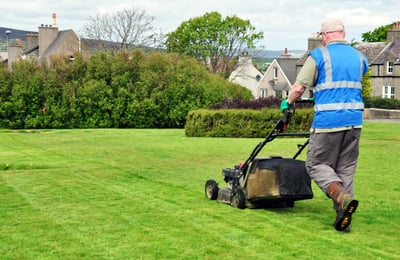 5 Advantages of Using Professional HOA Landscape Maintenance Services-featured