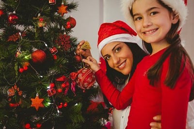 4 Essential Christmas Tree Tips for Apartments-featured