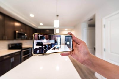 Virtual Tours vs. In-Person Visits: Should You Apply Sight Unseen-featured