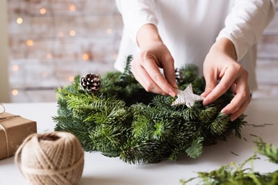 Simple Holiday Decor for Your Small Apartment-featured
